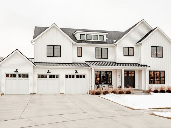 824 W Dorchester Street , Palatine, IL 60067
