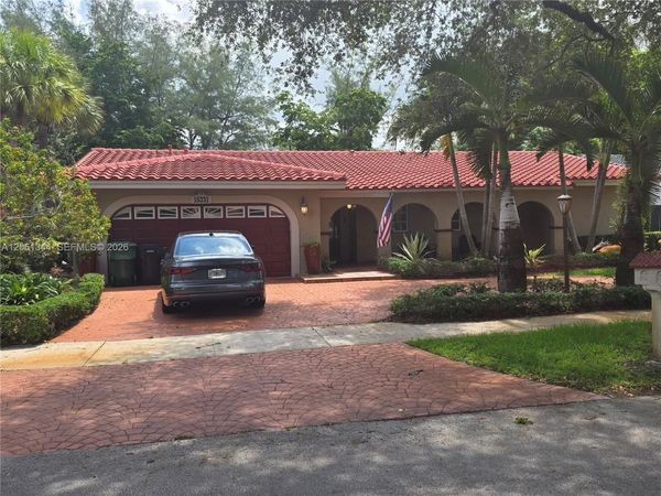 15331 Durnford Dr , Miami Lakes, FL 33014