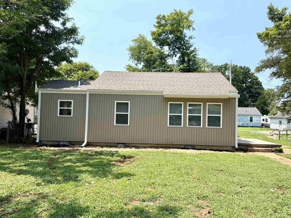 1003 Cave St, Tuscumbia, AL 35674