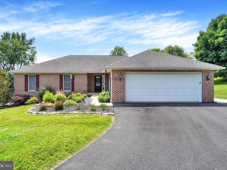 114 Park Street, Seven Valleys, PA 17360 Main Photo