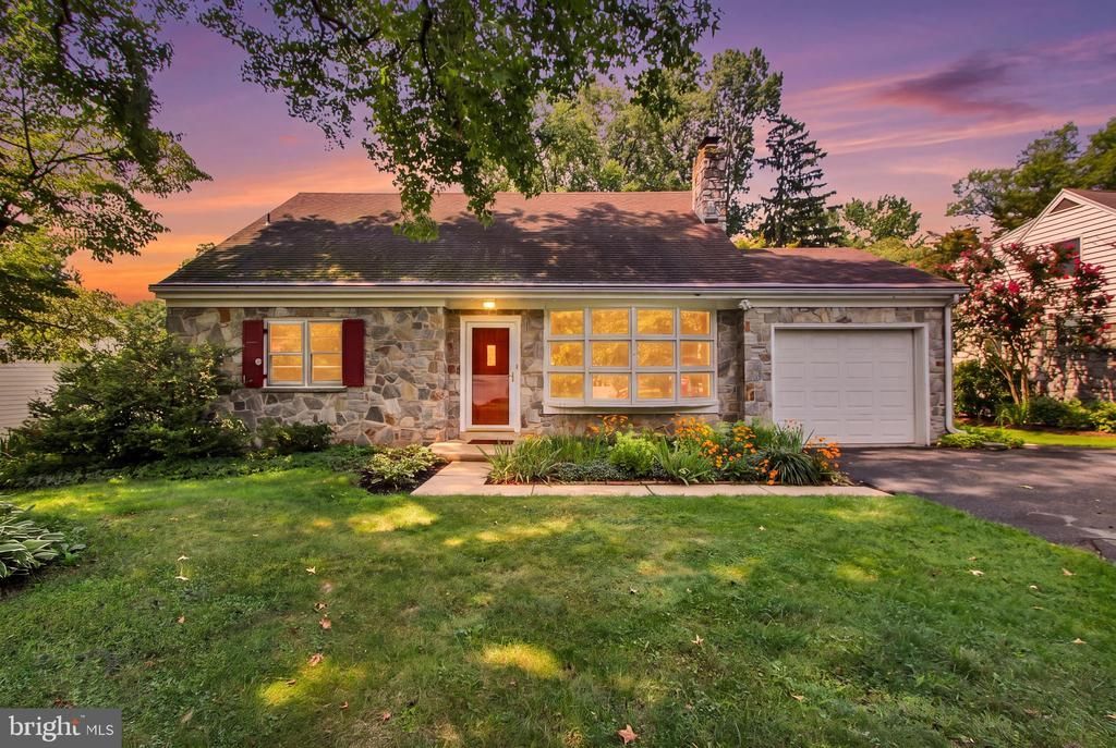 1983 STERLING PLACE, LANCASTER, PA 17601