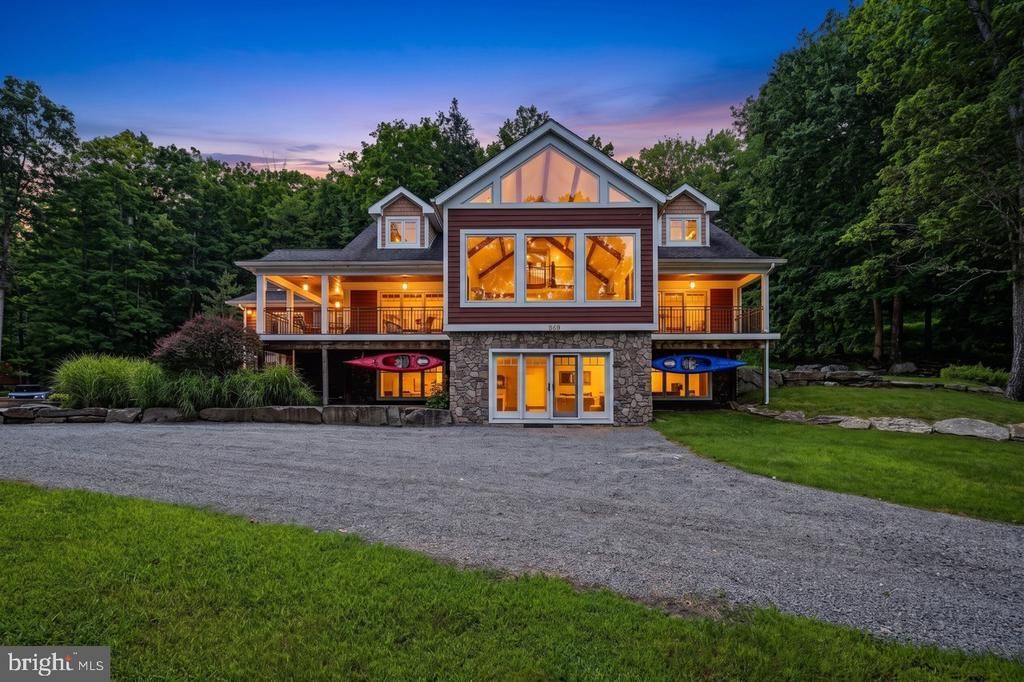 614 MASTHOPE PLANK ROAD , LACKAWAXEN, PA 18435