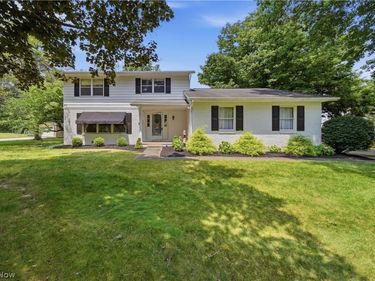 135 Seneca Trail SW, Hartville, OH 44632