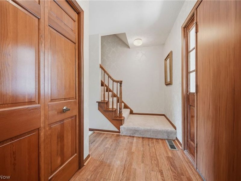 135 Seneca Trail SW, Hartville, OH 44632 Photo 3