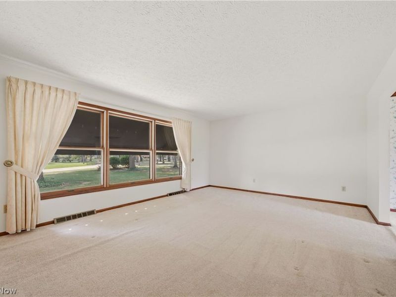 135 Seneca Trail SW, Hartville, OH 44632 Photo 6