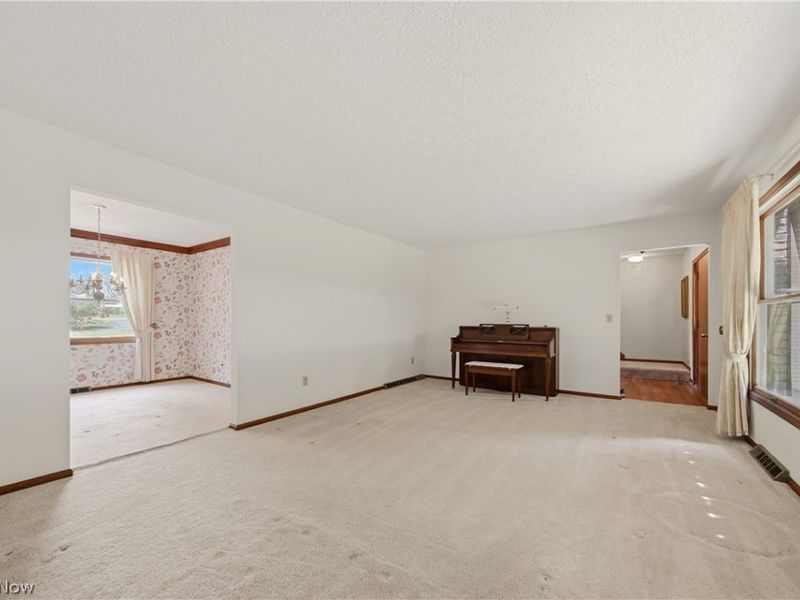 135 Seneca Trail SW, Hartville, OH 44632 Photo 8