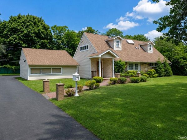 73 Parkway Drive , Roslyn Heights, NY 11577