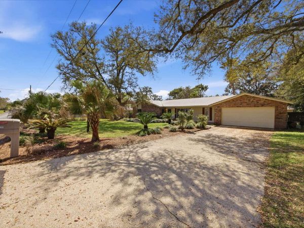 157 Country Club Road, Shalimar, FL 32579