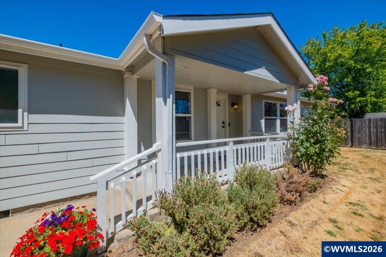 1697 NW Laura Vista Dr, Albany, OR 97321 Main Photo