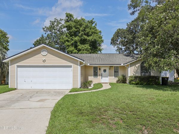 7826 ALLSPICE Circle E, Jacksonville, FL 32244