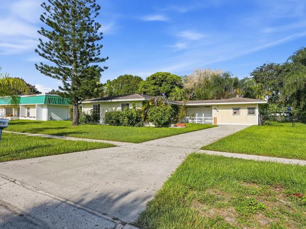 854 SE Tierra Court, Port St. Lucie, FL 34983