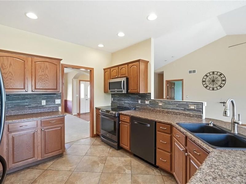 3678 Old Springfield Road, Springfield, OH 45502 Photo 22