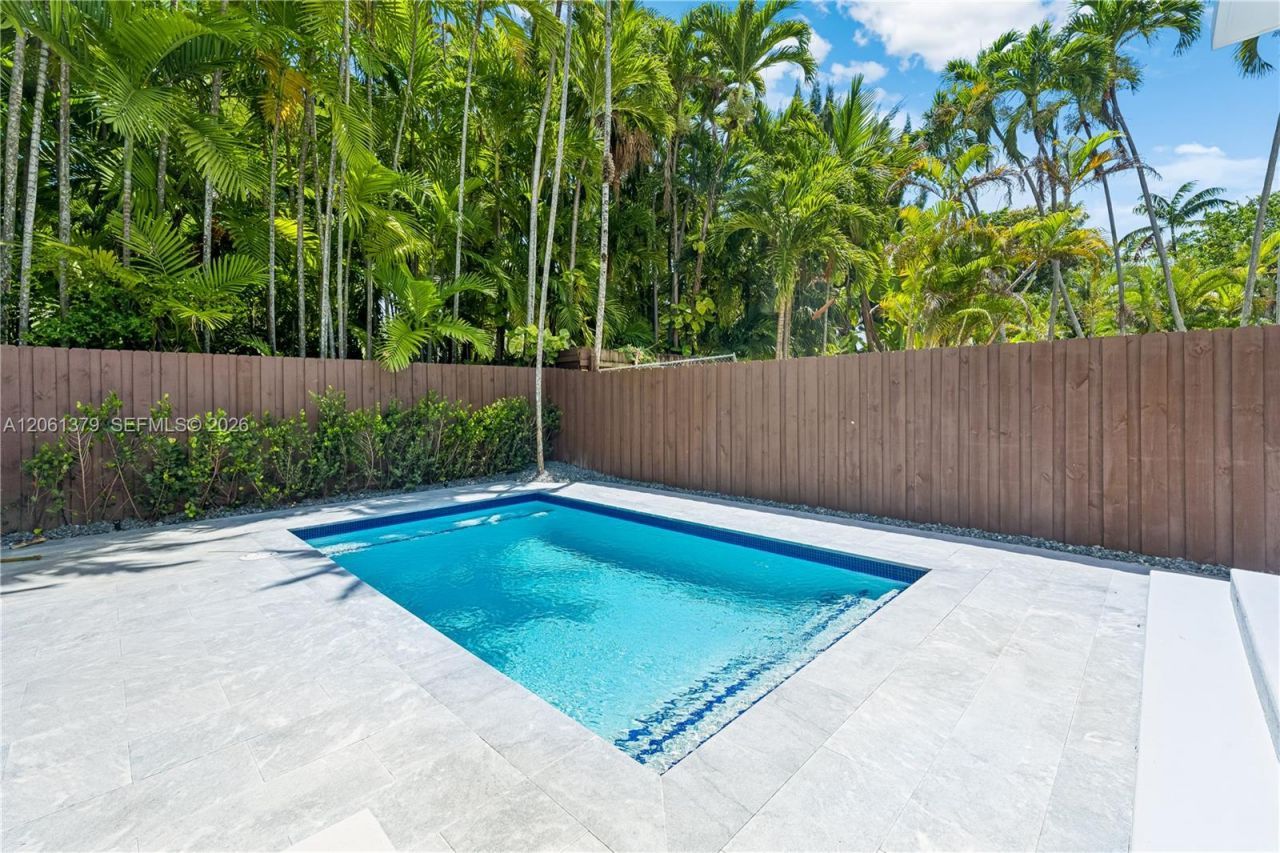 3352 SW 28th Ter, Miami, FL 33133 Photo