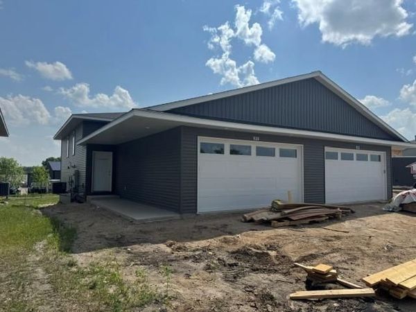810 Texas Avenue NW, Hutchinson, MN 55350