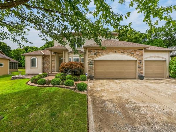 2529 SW Kristin Drive, Lee's Summit, MO 64082