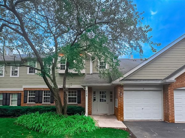 225 Columbia Court, Unit 6, Schaumburg, IL 60193