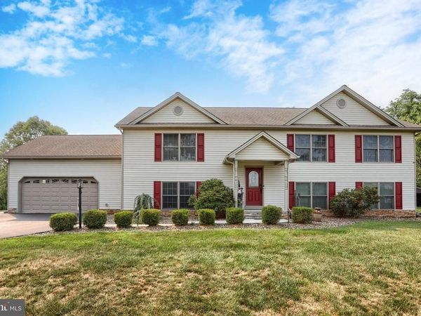 10 DAVID GLENN DRIVE, CARLISLE, PA 17015