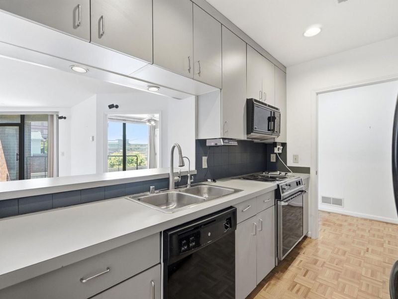 100 Riverside Place, Unit 303, Covington, KY 41011 Photo 7