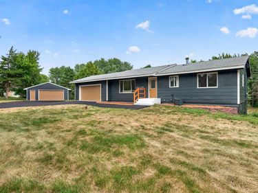 21135 Quinn Street NW, Oak Grove, MN 55011