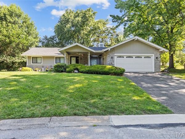4 Nantua Court , Lake St Louis, MO 63367
