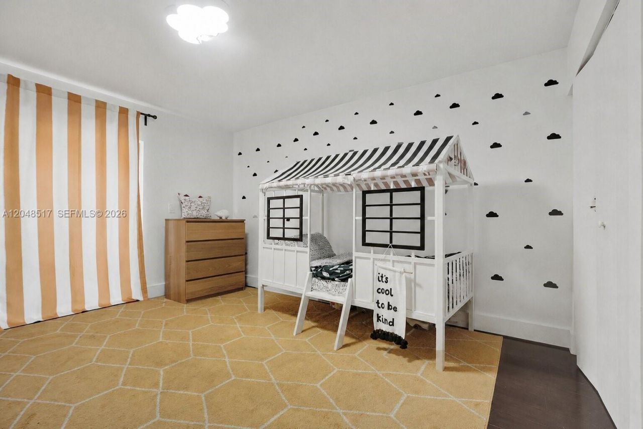 20475 NE 10th Place , Miami, FL 33179 Photo