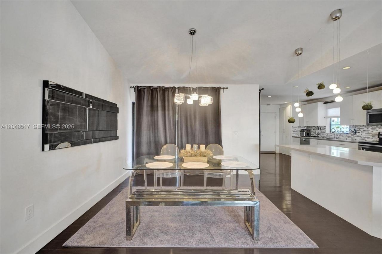 20475 NE 10th Place , Miami, FL 33179 Photo