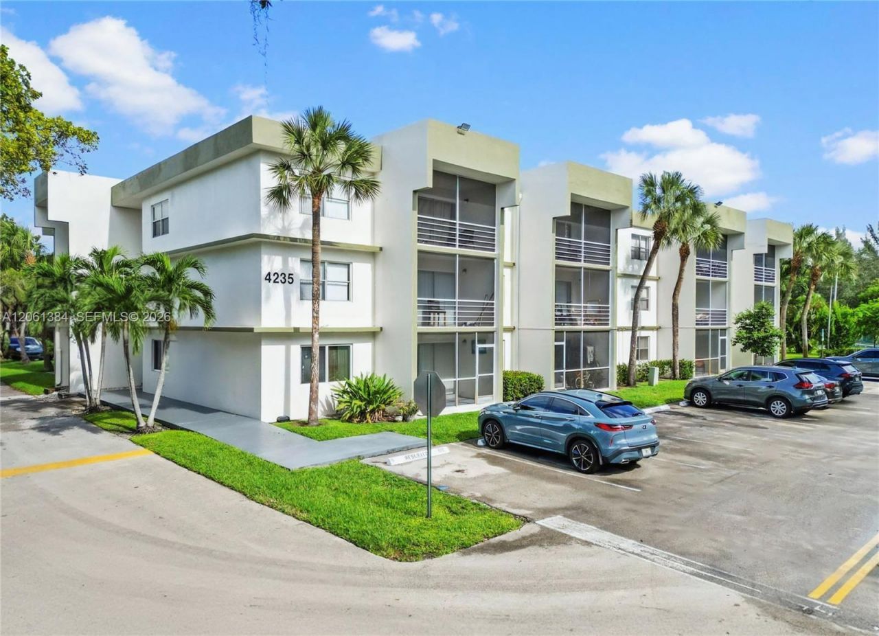 4235 N University Dr, Unit 306, Sunrise, FL 33351 Photo