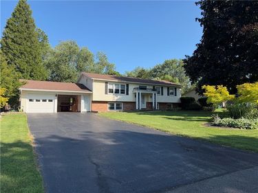92 Hollybrook Road , Brockport, NY 14420