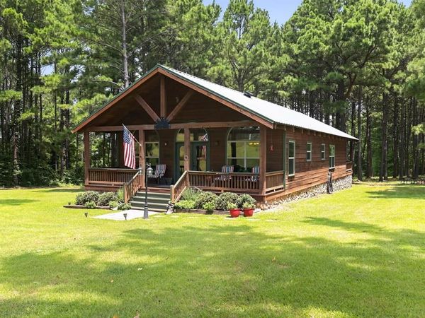 200 Equestrian Circle , Jefferson, TX 75657