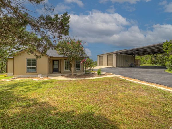 1100 YAUPON DR, Fischer, TX 78623