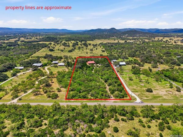 423 KAHN RD, Rio Frio, TX 78879
