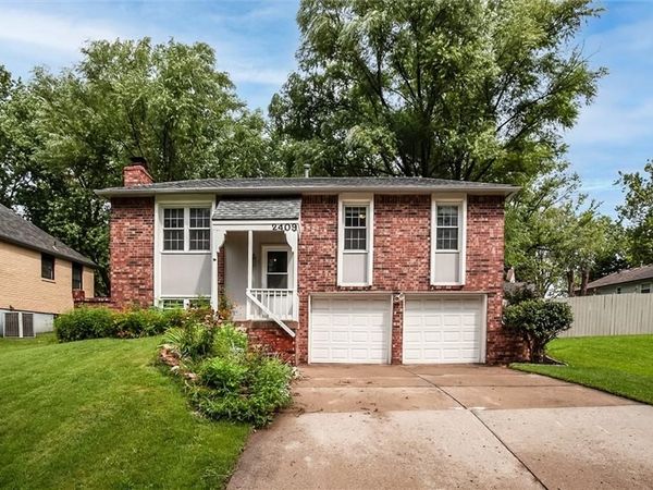 2409 NW Salem Court, Blue Springs, MO 64015