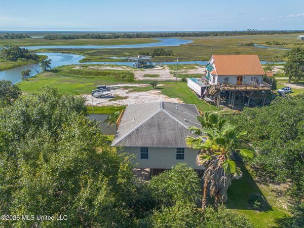 10091 E Bayou Road, Bay Saint Louis, MS 39520
