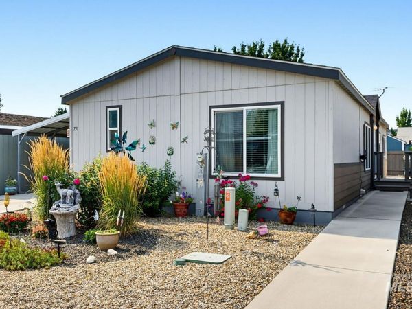 751 Freedom Ln, Emmett, ID 83617