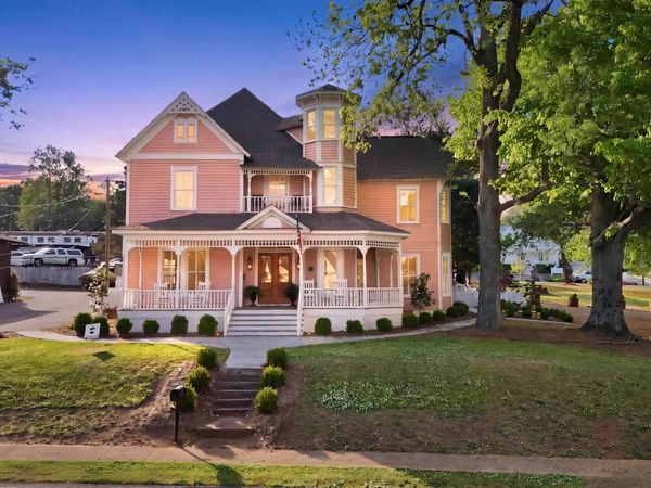 320 Blount Avenue, Guntersville, AL 35976