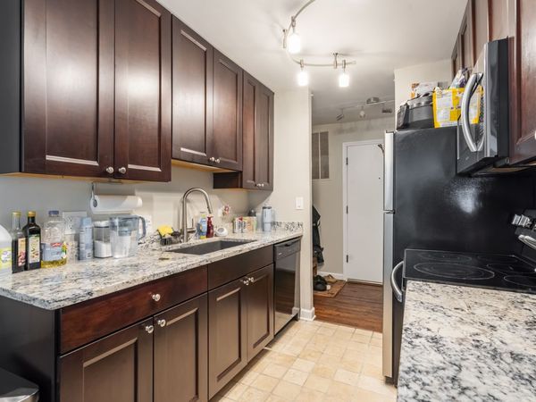 5800 Oakwood Drive , Unit 1B, Lisle, IL 60532