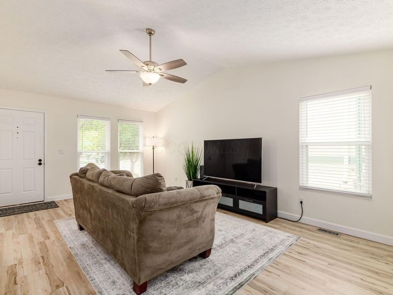 3188 Eppleworth Drive, Dublin, OH 43017 Photo 6
