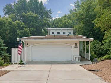 3225 W 54th Street , Edina, MN 55410