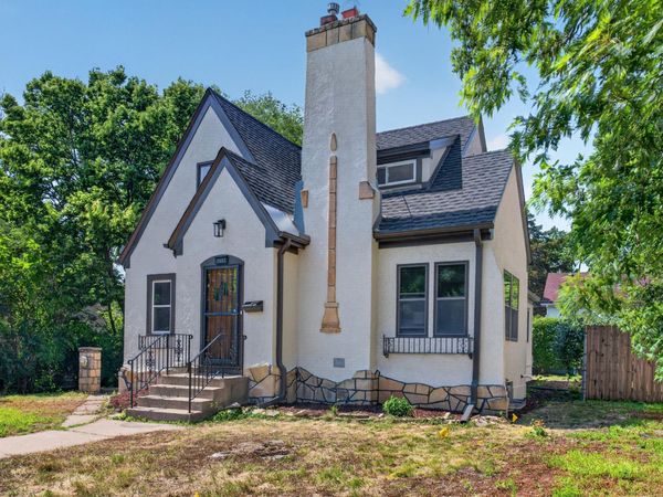 3807 Hubbard Avenue N, Robbinsdale, MN 55422