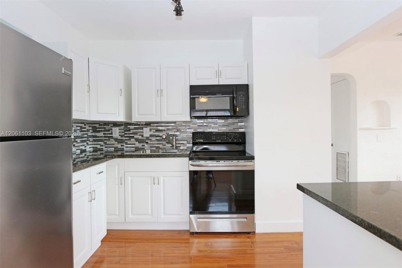 1971 SW 17th Ct , Unit B, Miami, FL 33145 Photo