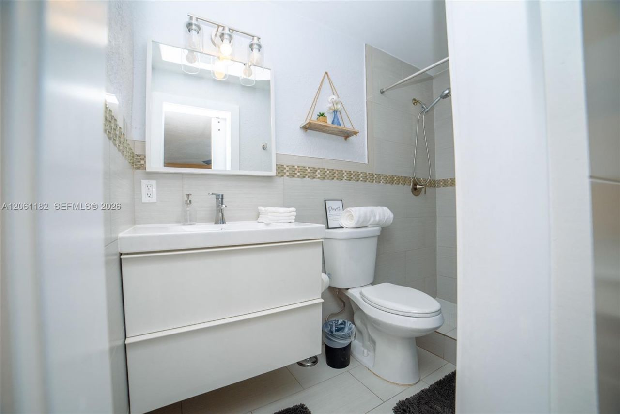 1725 SW 30th St , Fort Lauderdale, FL 33315 Photo