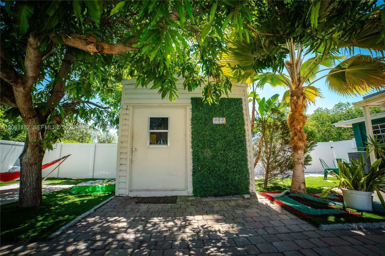1725 SW 30th St , Fort Lauderdale, FL 33315 Photo