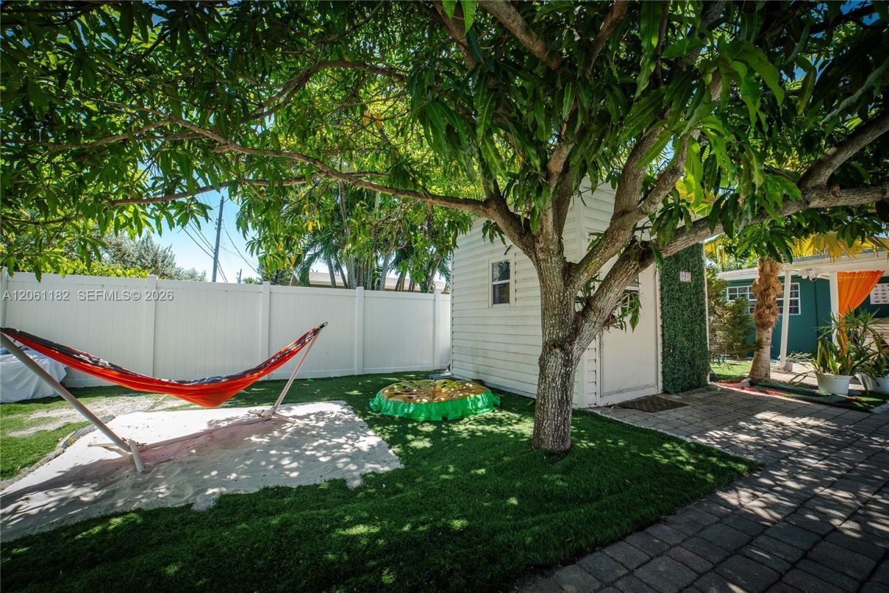 1725 SW 30th St , Fort Lauderdale, FL 33315 Photo