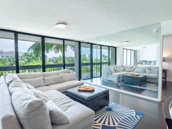 2400 PRESIDENTIAL Way, Unit 302, West Palm Beach, FL 33401