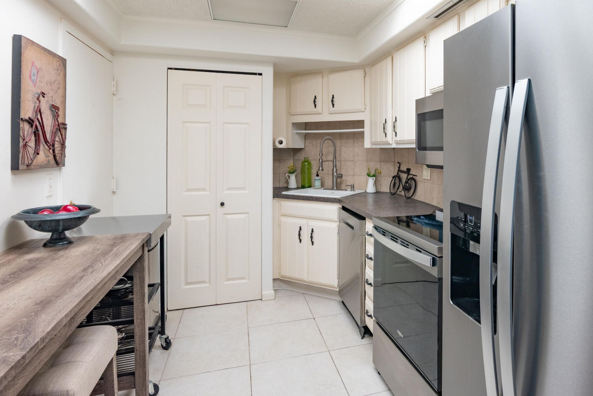 2400 Presidential Way, Unit 302, West Palm Beach, FL 33401 Photo