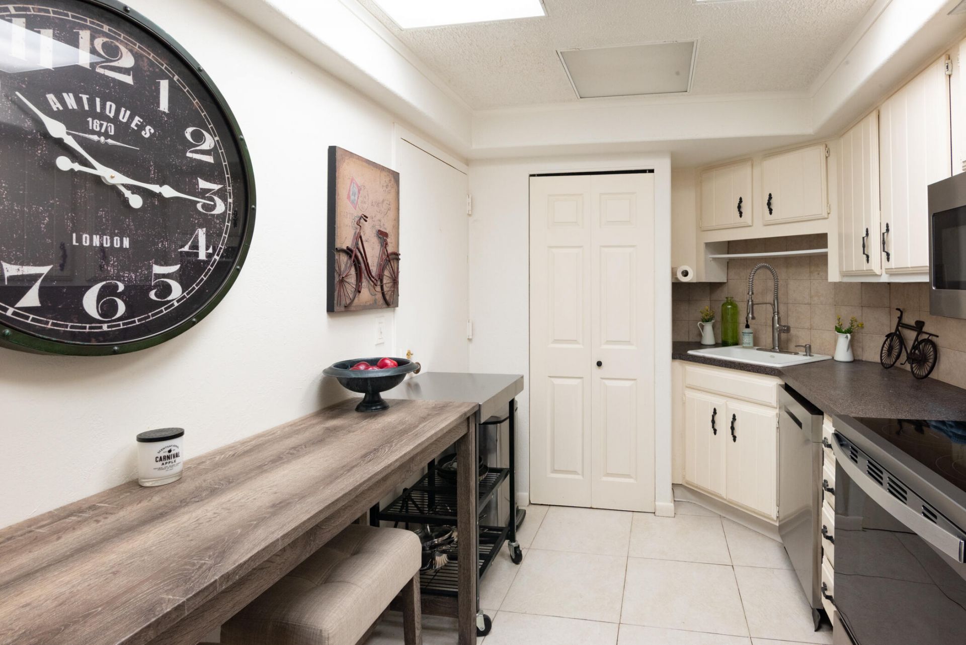 2400 Presidential Way, Unit 302, West Palm Beach, FL 33401 Photo