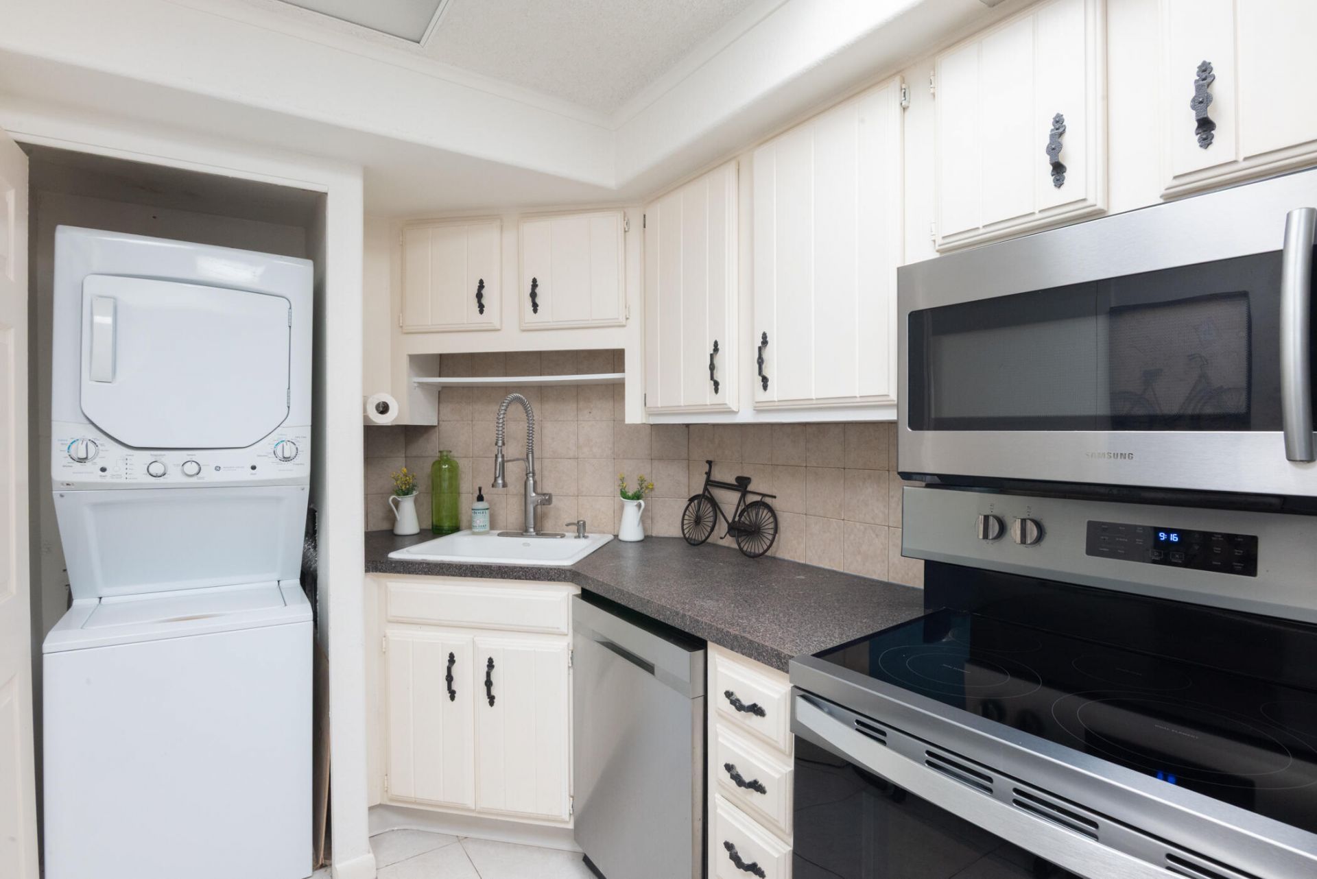 2400 Presidential Way, Unit 302, West Palm Beach, FL 33401 Photo