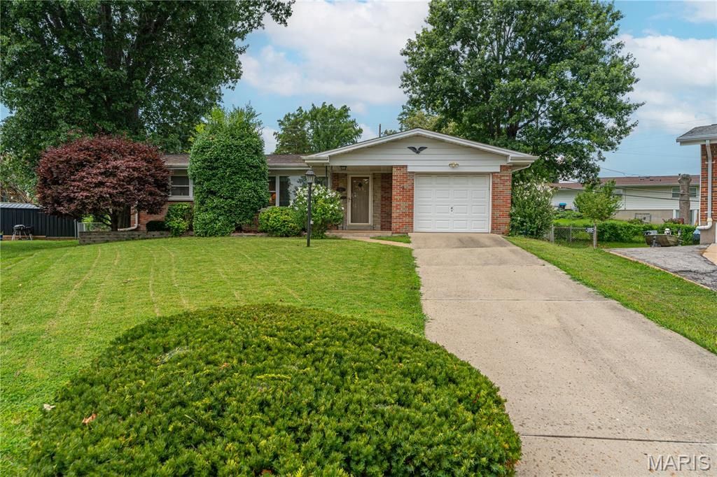 454 Lambeth Lane , Saint Louis, MO 63125 Main Photo