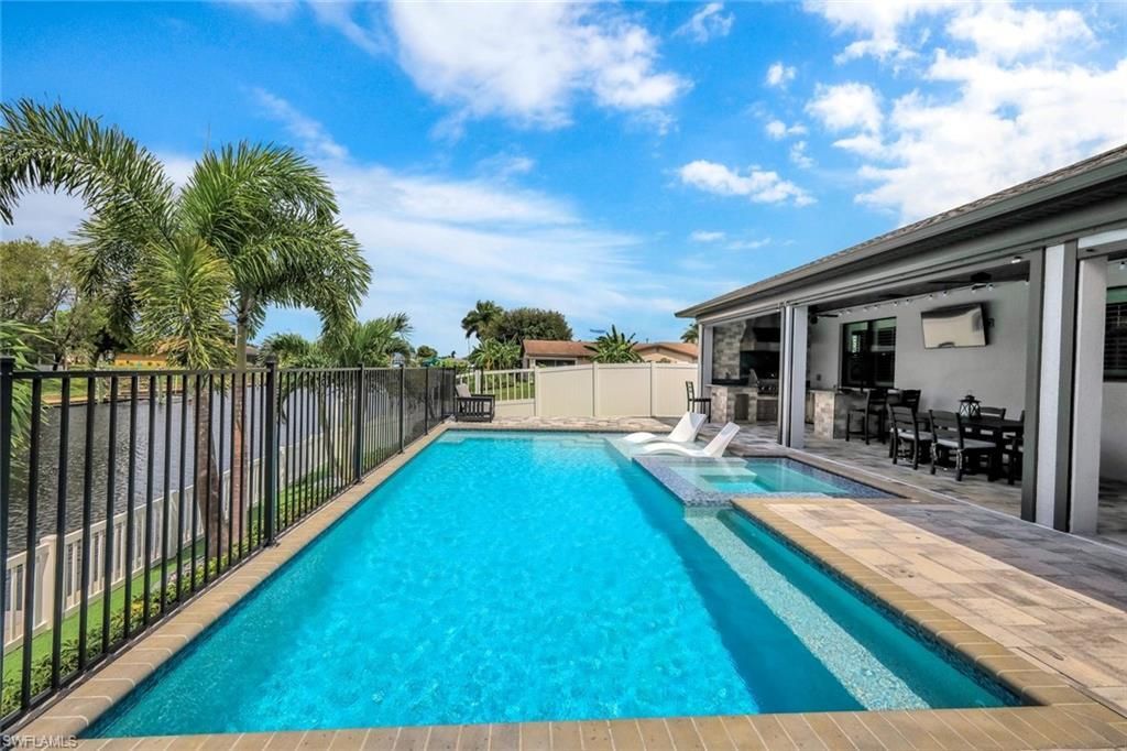 1909 SE 14th St , Cape Coral, FL 33990 Photo