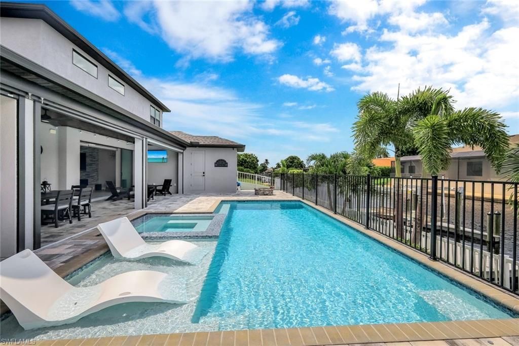 1909 SE 14th St , Cape Coral, FL 33990 Photo